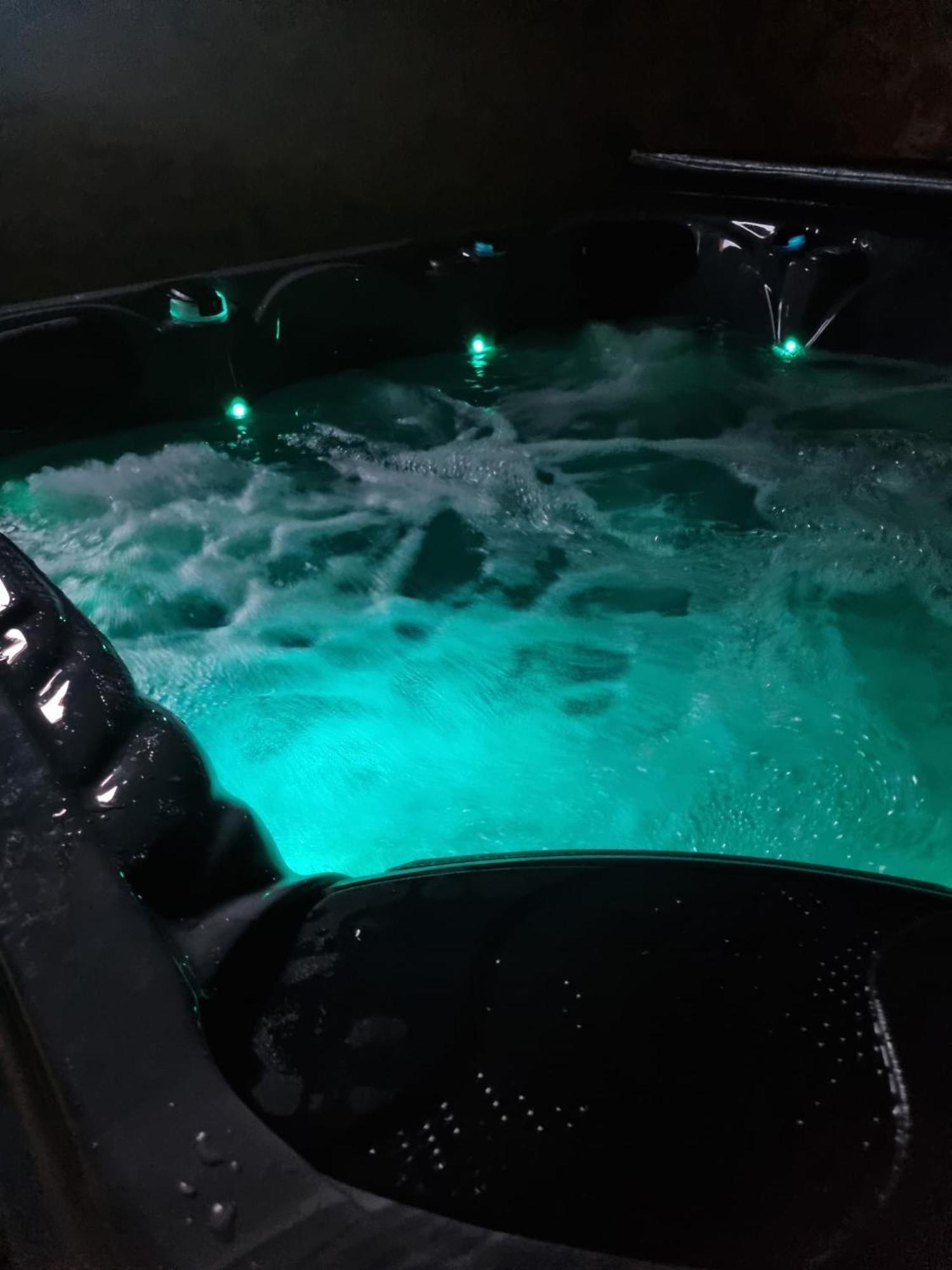 뷔쌍 Les Randogodilleurs Avec Jacuzzi A 2Kms Des Pistes Et 350M Du Theatre Du Peuple ! 빌라 외부 사진