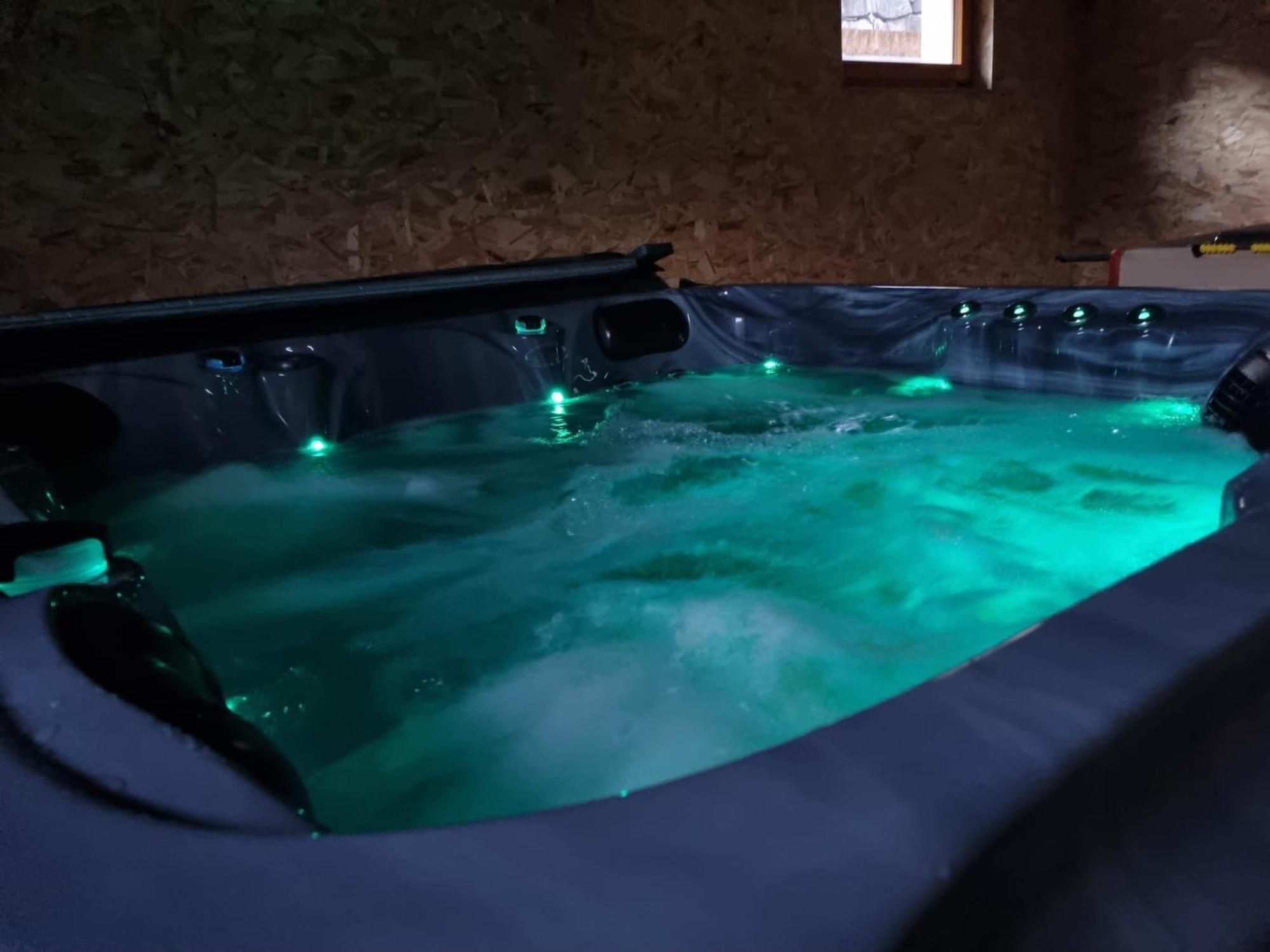 뷔쌍 Les Randogodilleurs Avec Jacuzzi A 2Kms Des Pistes Et 350M Du Theatre Du Peuple ! 빌라 외부 사진